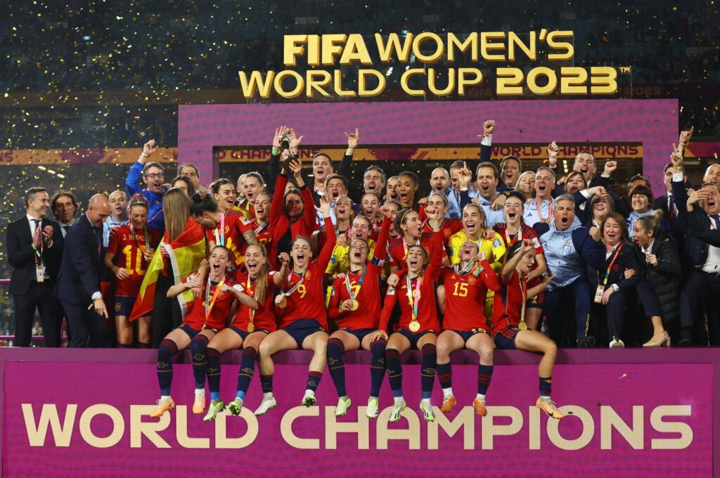Spain players celebrate with the trophy after winning the Women's World Cup final against England at Stadium Australia, Sydney, Australia, Aug. 20, 2023. (Reuters Photo)