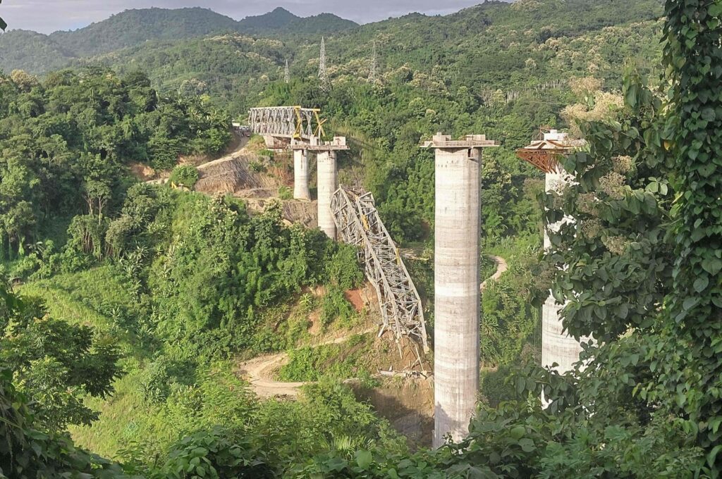 The site of an under-construction railway bridge that collapsed in Sairang, northeastern India, Aug. 23, 2023. (AFP Photo)