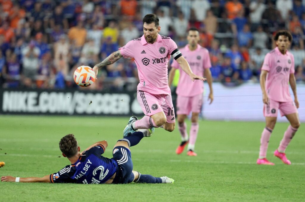 Inter Miami's Lionel Messi (C) in action against FC Cincinnati in the semifinals of the 2023 U.S. Open Cup at TQL Stadium, Ohio, U.S., Aug. 23, 2023. (AFP Photo)