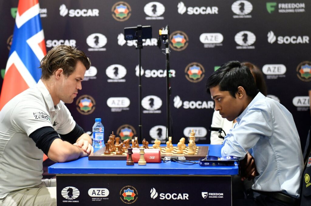 India's Rameshbabu Praggnanandhaa (R) competes against Norway's Magnus Carlsen during the final at the FIDE Chess World Cup in Baku, Azerbaijan, Aug. 24, 2023. (AFP Photo)
