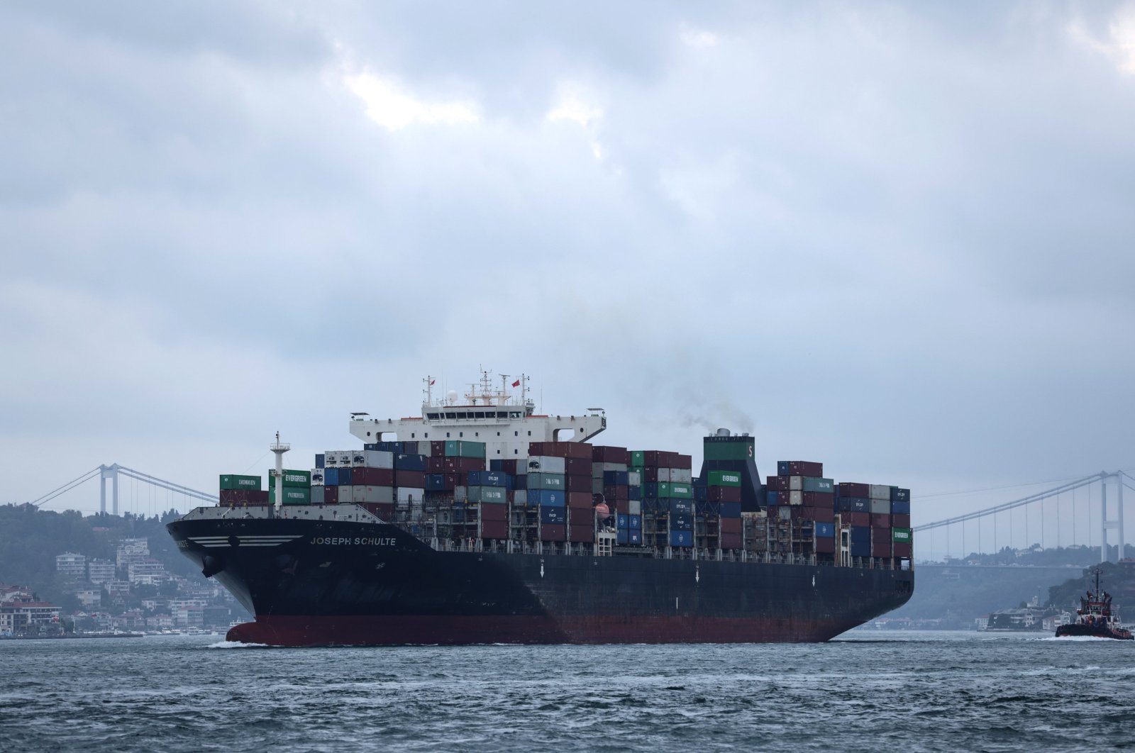 The Hong Kong-flagged Joseph Schulte, the first cargo ship to leave Ukraine's Odesa port since the end of the grain deal, sails through the Bosporus in Istanbul, Türkiye, Aug. 18, 2023. (EPA Photo)