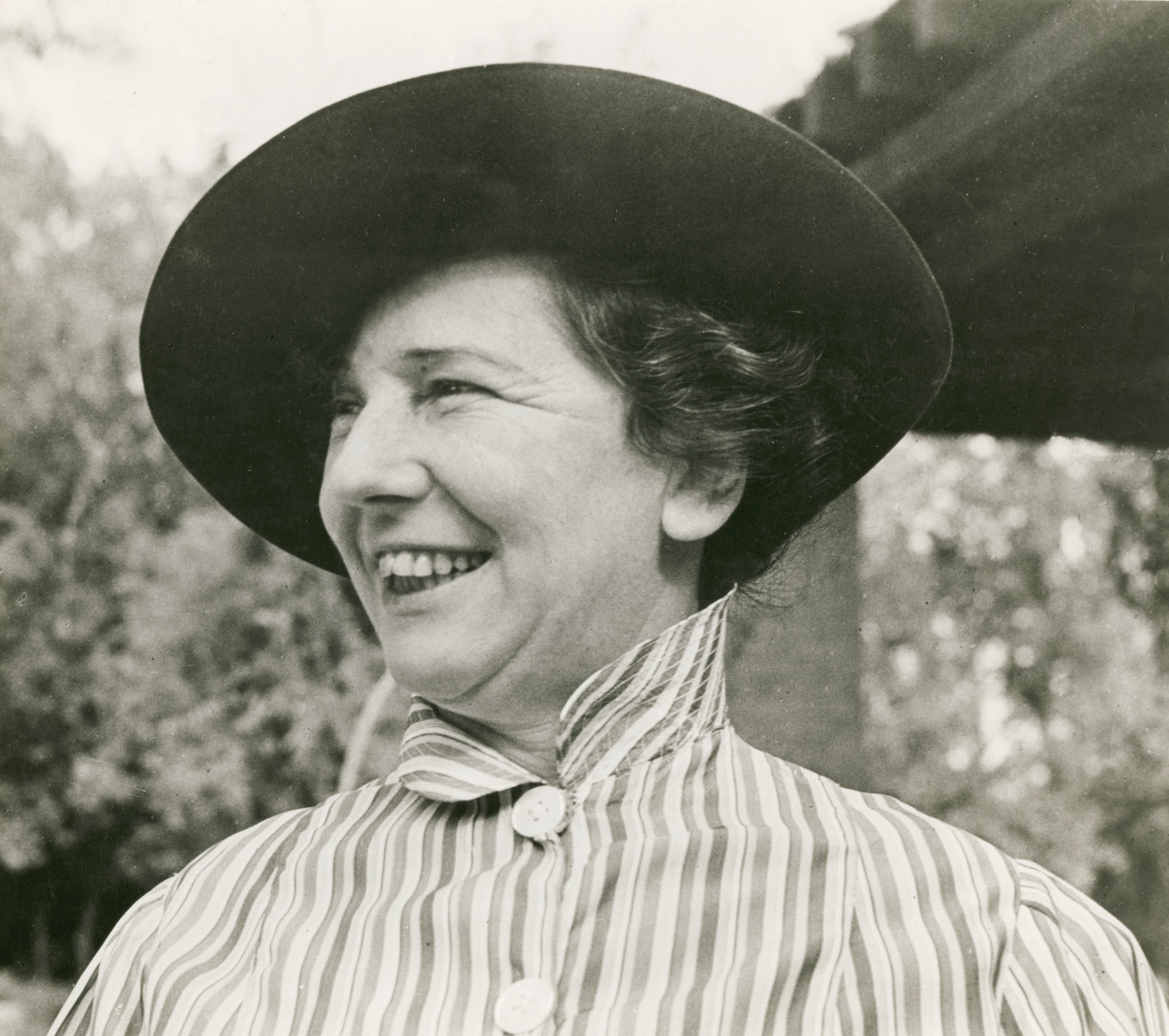 289525 Freya Stark was awarded the RGS Founder's Medal (one of the Gold medals) in 1942