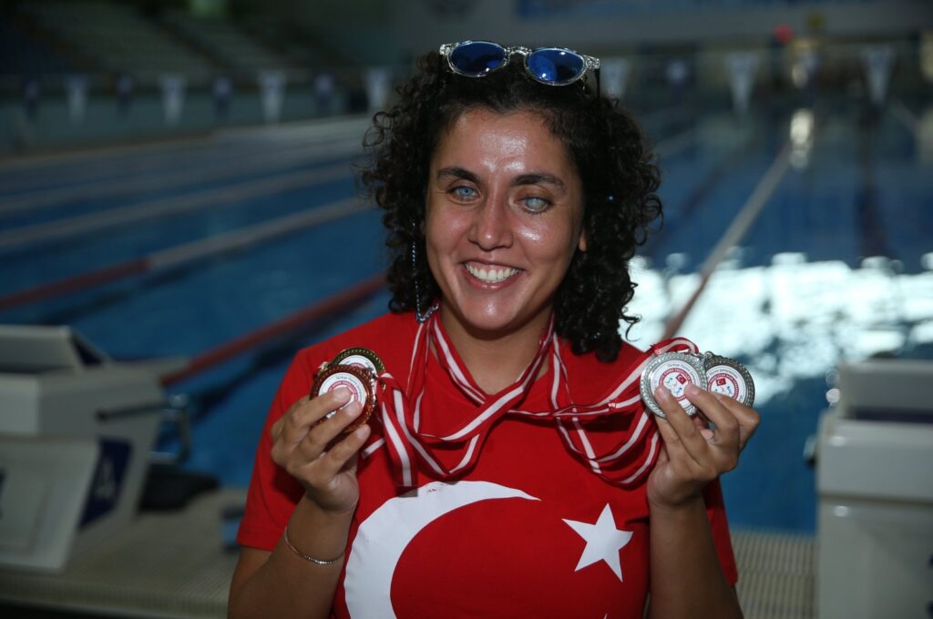 Turkish swimmer, Zeynep Yılmaz poses for a photo with her medals, Ordu, Türkiye, Aug. 22, 2023. (AA Photo)