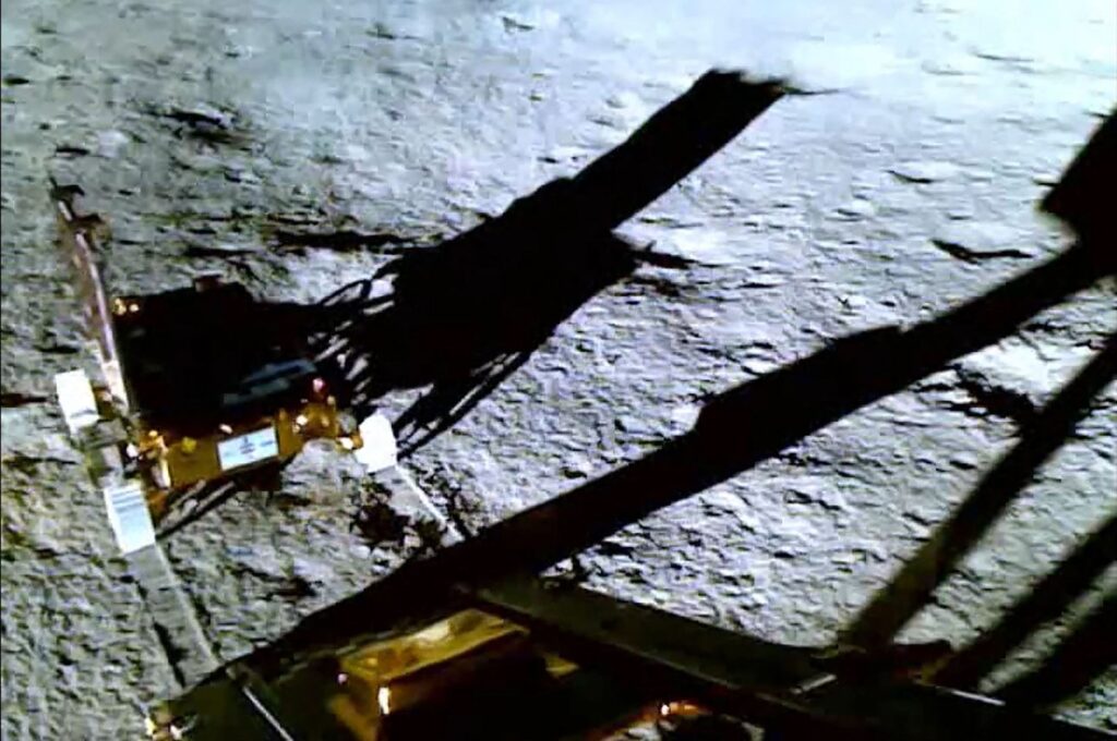 This handout screen grab released by the Indian Space Research Organisation (ISRO) shows the Chandrayaan-3 rover as it maneuvered from the lunar lander to the surface of the Moon, Aug. 25, 2023. (AFP Photo)