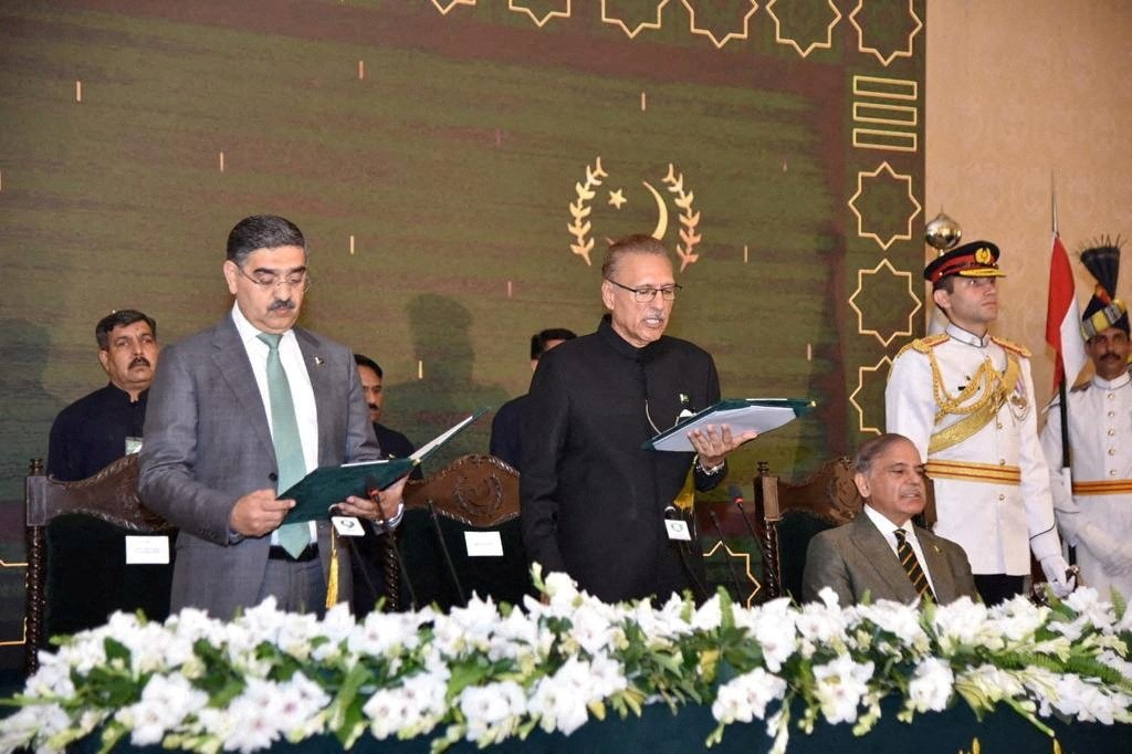 Pakistan's caretaker Prime Minister Anwaar-ul-Haq Kakar takes the oath from Pakistan's President Arif Alvi, in Islamabad, Pakistan Aug. 14, 2023. (Press Information Department Handout via Reuters)
