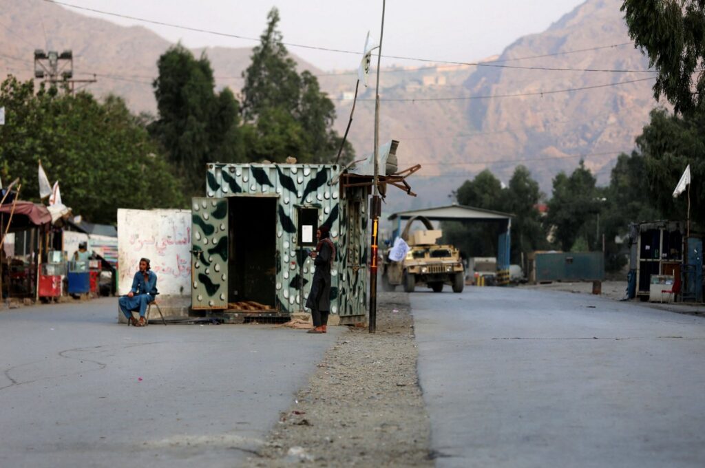 Taliban security personnel stand guard near the closed gates of Torkham border crossing between Afghanistan and Pakistan in Afghanistan's eastern Nangarhar province on Sept. 6, 2023. (AFP Photo)