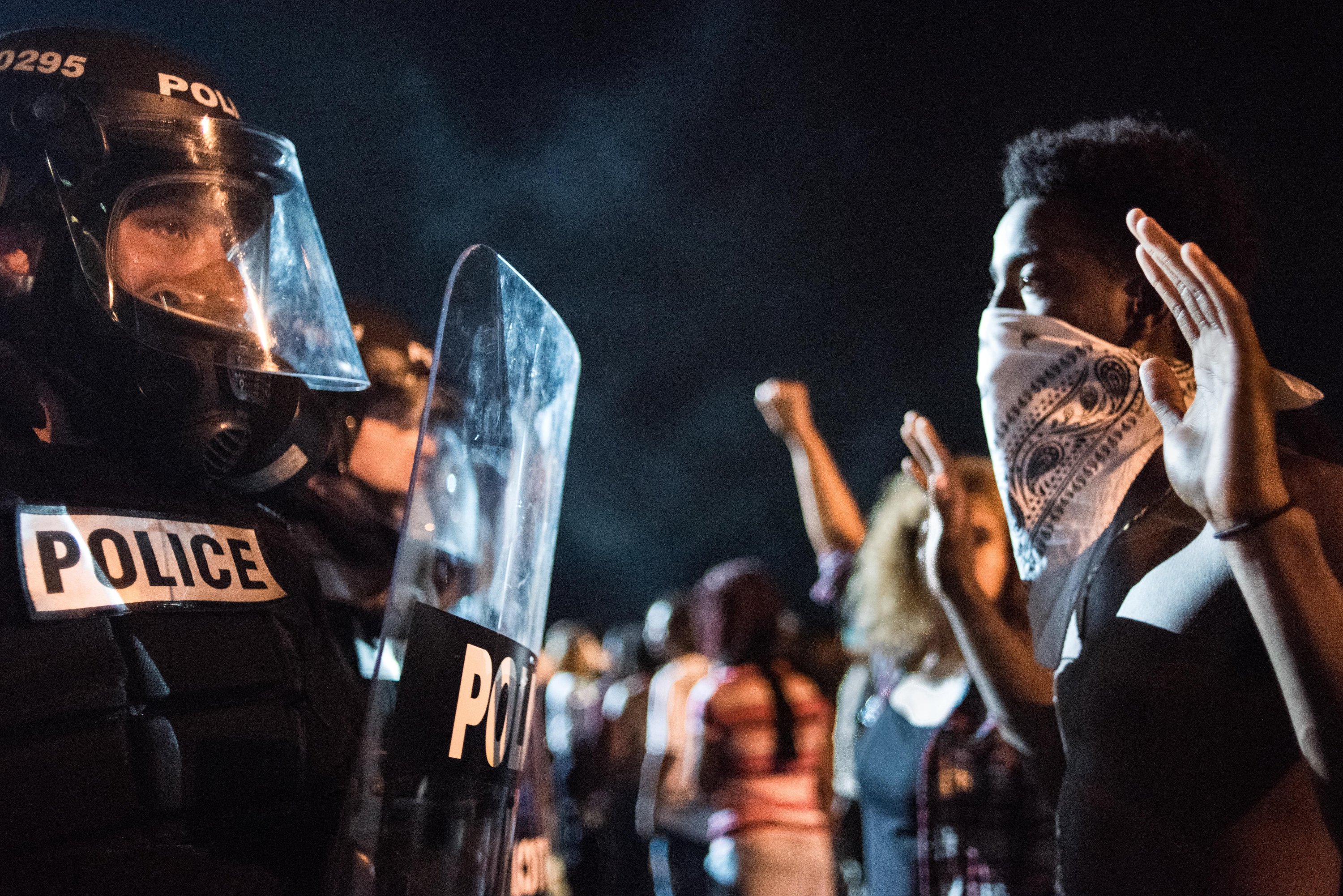 291175 Police officers face off with protesters during the protests against the fatal shooting of 43-year-old Keith Lamont Scott by a police officer at an apartment complex, Charlotte, North Carolina, U.S., Sept. 21, 2016. (Getty Images Photo)