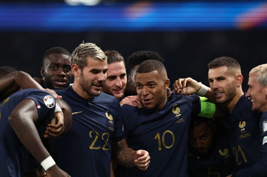(From L to R) France's Dayot Upamecano, Theo Hernandez, Adrien Rabiot, Kylian Mbappe, Lucas Hernandez and Antoine Griezmann celebrate the second goal during the UEFA Euro 2024 football tournament Group B qualifying match against the Republic of Ireland, at the Parc des Princes stadium, Paris, France, Sept. 7, 2023. (AFP Photo)