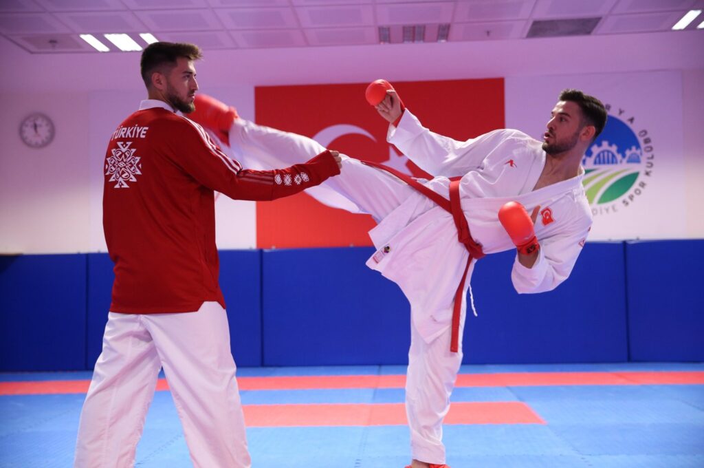 Turkish karateka shows off his abilities (R) during training at the Sakarya Metropolitan Municipality Sports Club, Sakarya, Türkiye, Sept. 4, 2023. (AA Photo)