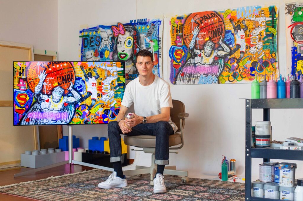 Jisbar, also known as Jean-Baptiste Launay at his studio. (Photo courtesy of Kalyon Kültür)