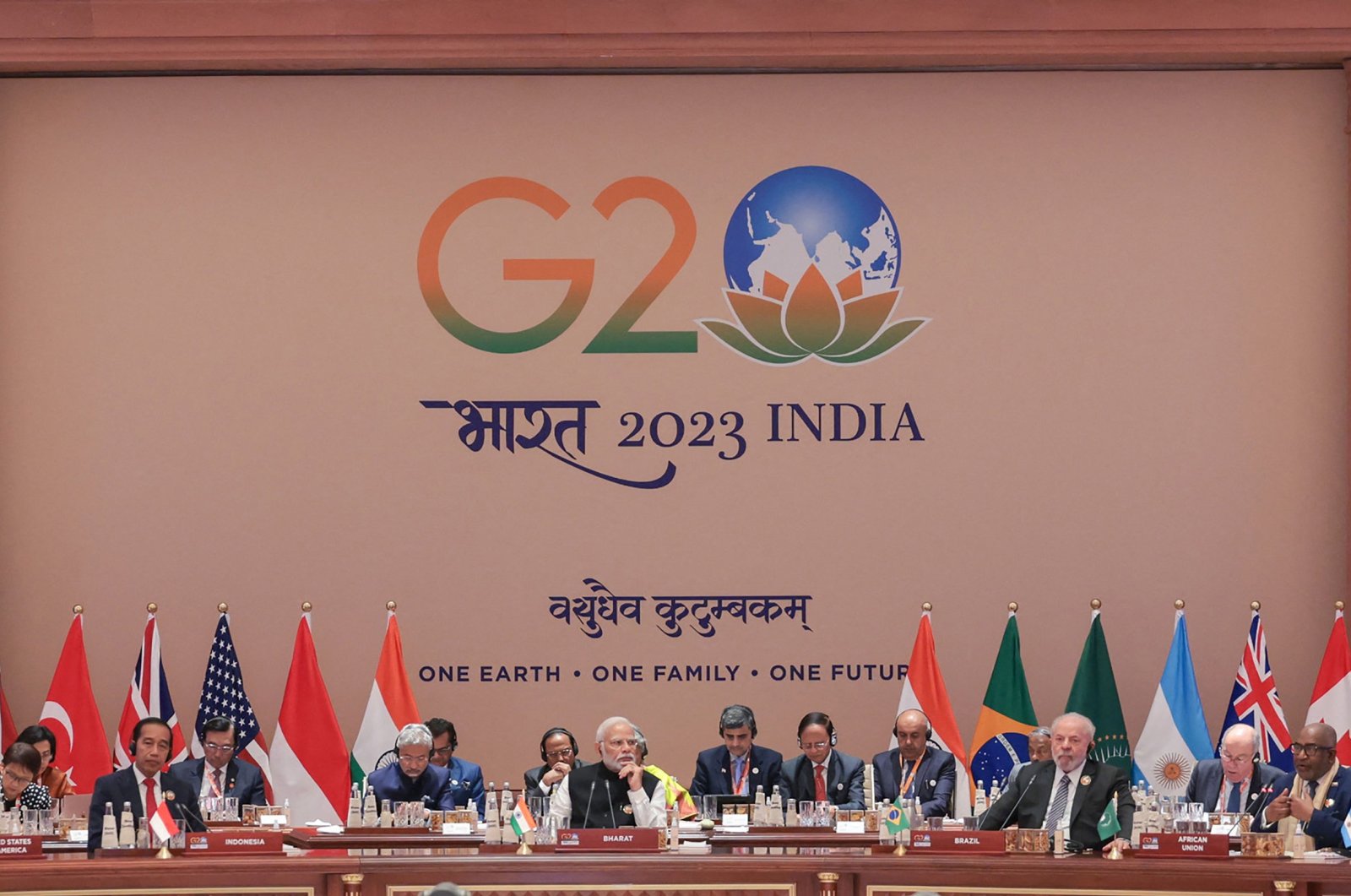 India's Prime Minister Narendra Modi (C) along with world leaders attends the closing session of the G-20 Leaders' Summit, in New Delhi, India, Sept. 10, 2023. (AFP Photo)