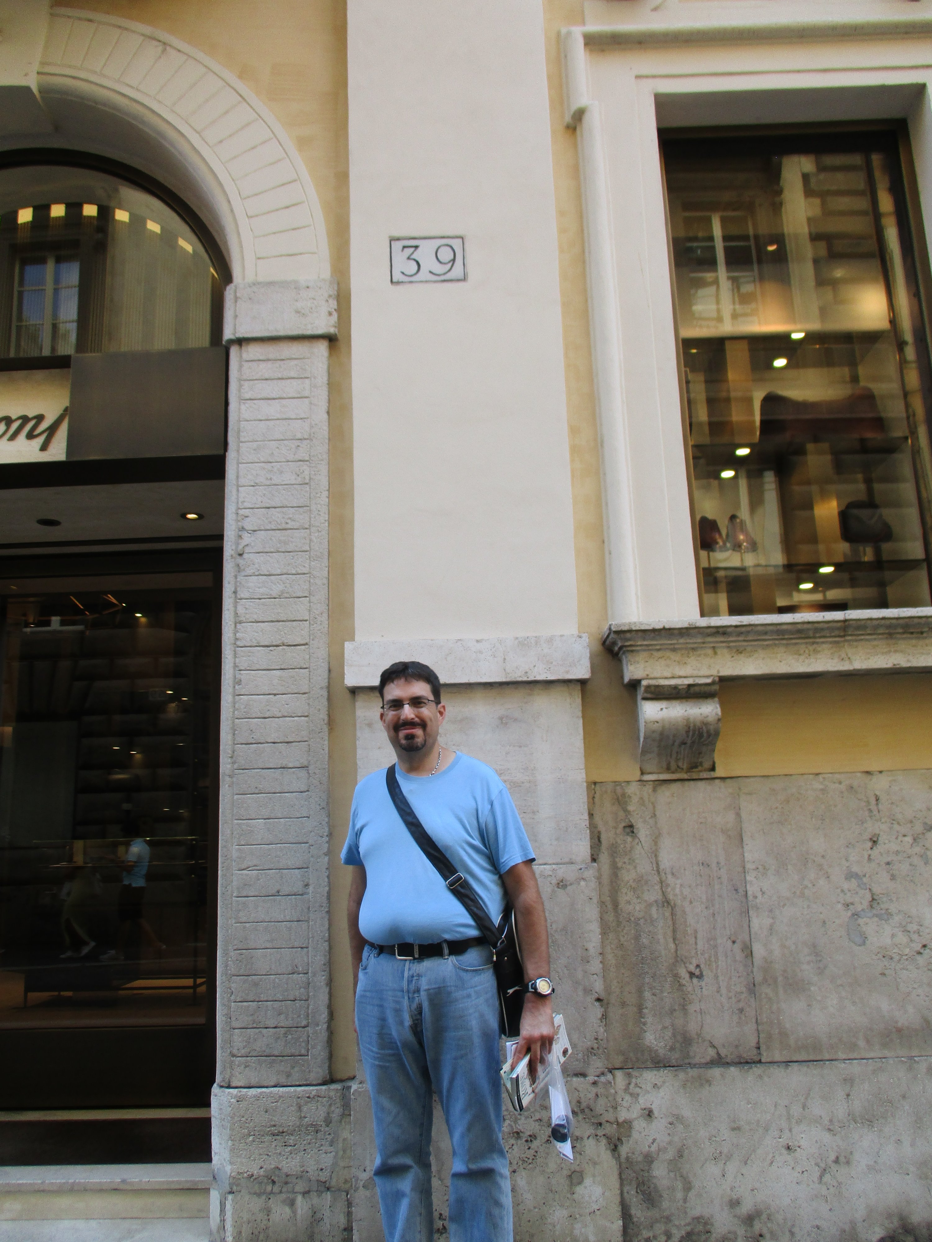 291722 The picture of A. Peter Dore outside of the former house of Edward Lear in Rome, Italy, 2016. (Photo by A. Peter Dore)