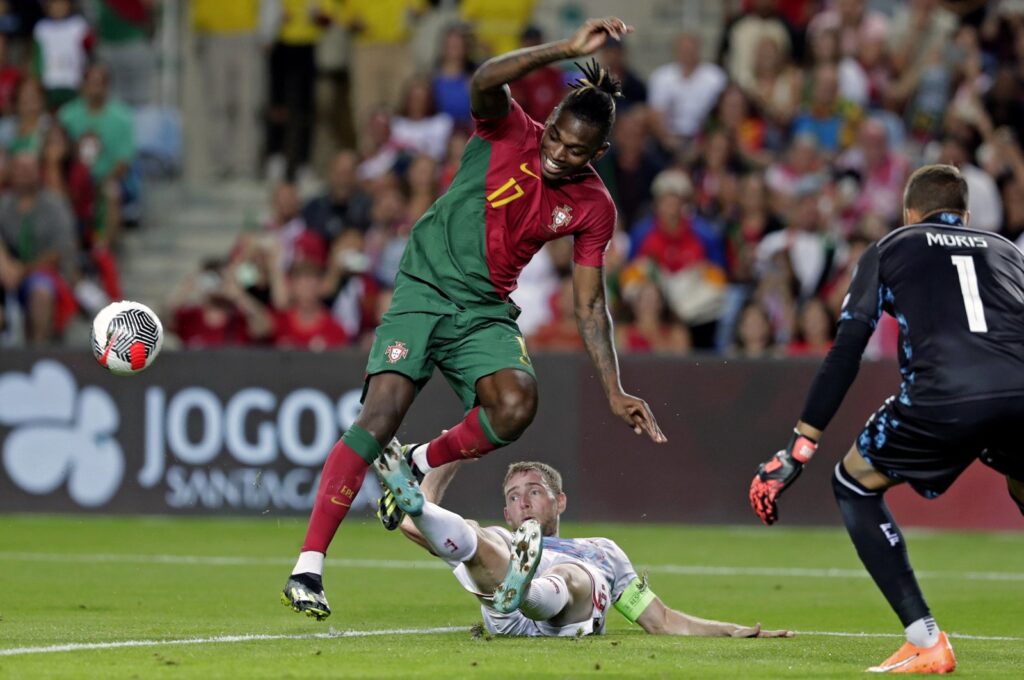 Portugal's Rafael Leao (L) fights for the ball with Luxembourg`s Laurent Jans in a UEFA Euro 2024 qualifying match in Faro, Portugal, Sept. 11, 2023. (EPA Photo)