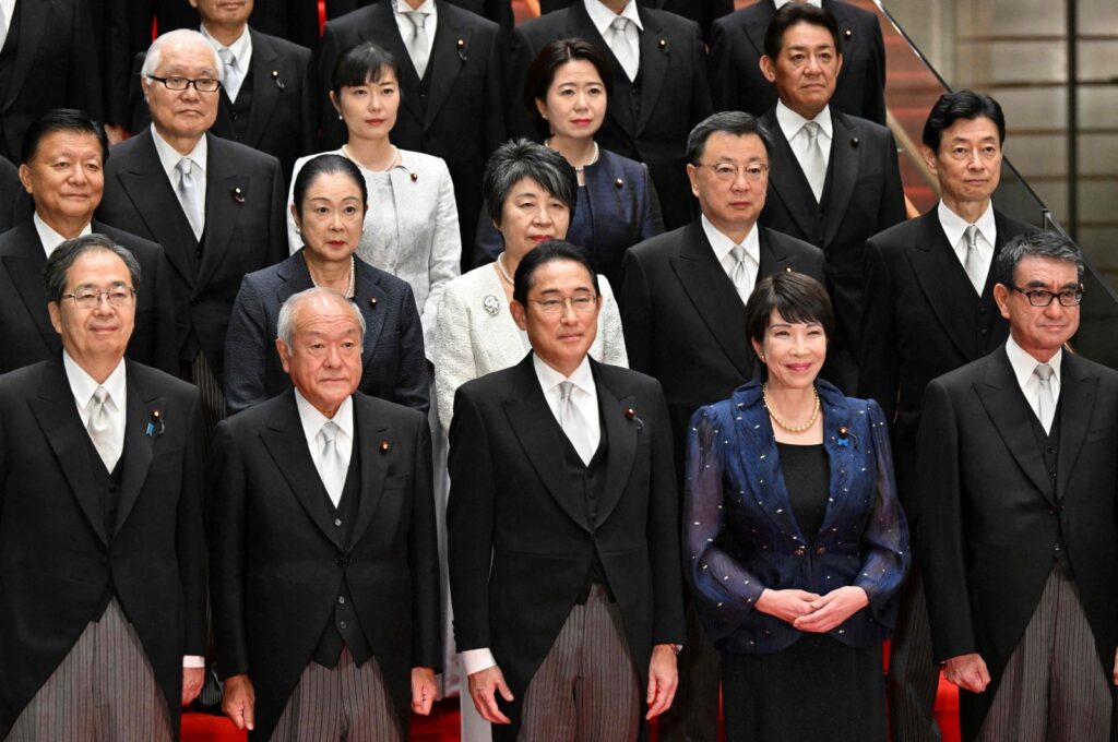 Japan's Prime Minister Fumio Kishida (C) and his new Cabinet pose for a photo at the prime minister's official residence in Tokyo, Japan, Sept. 13, 2023. (AFP Photo)