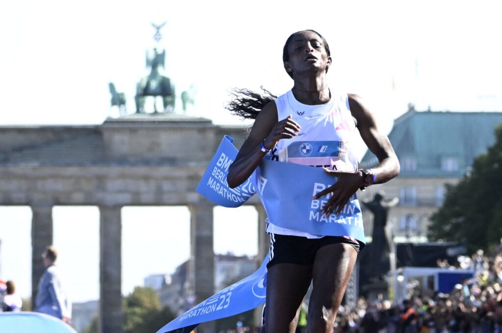 Ethiopia's Tigist Assefa smashes the women's marathon world record at the Berlin Marathon, Berlin, Germany, Sept. 24, 2023. (AFP Photo)