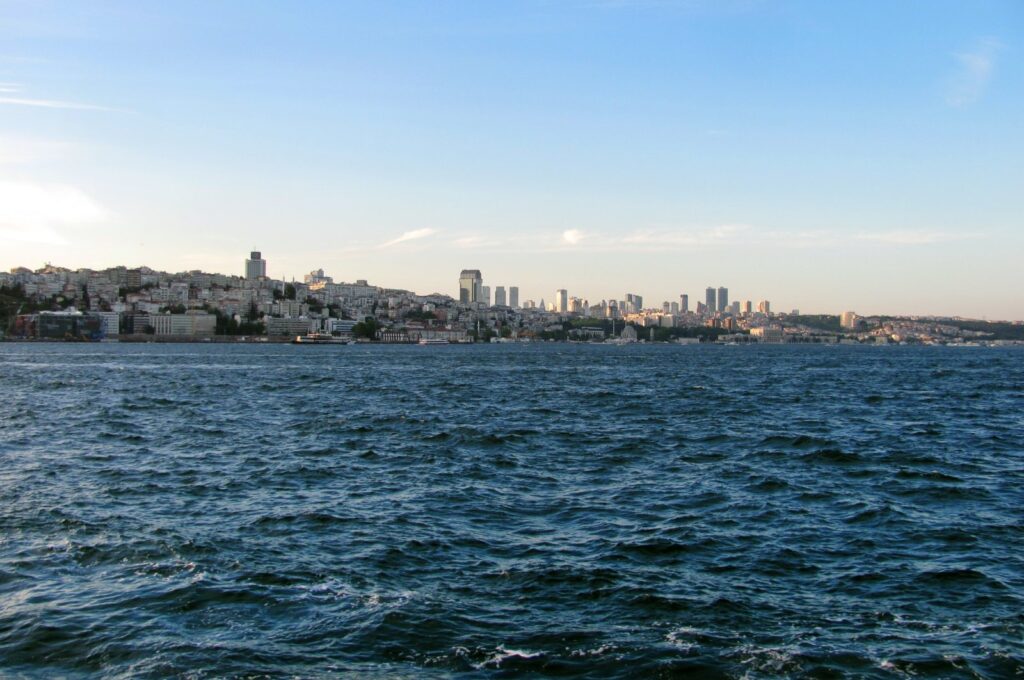 Istanbul's shoreline is seen from the Marmara Sea, Türkiye, May 2018. (Shutterstock Photo)