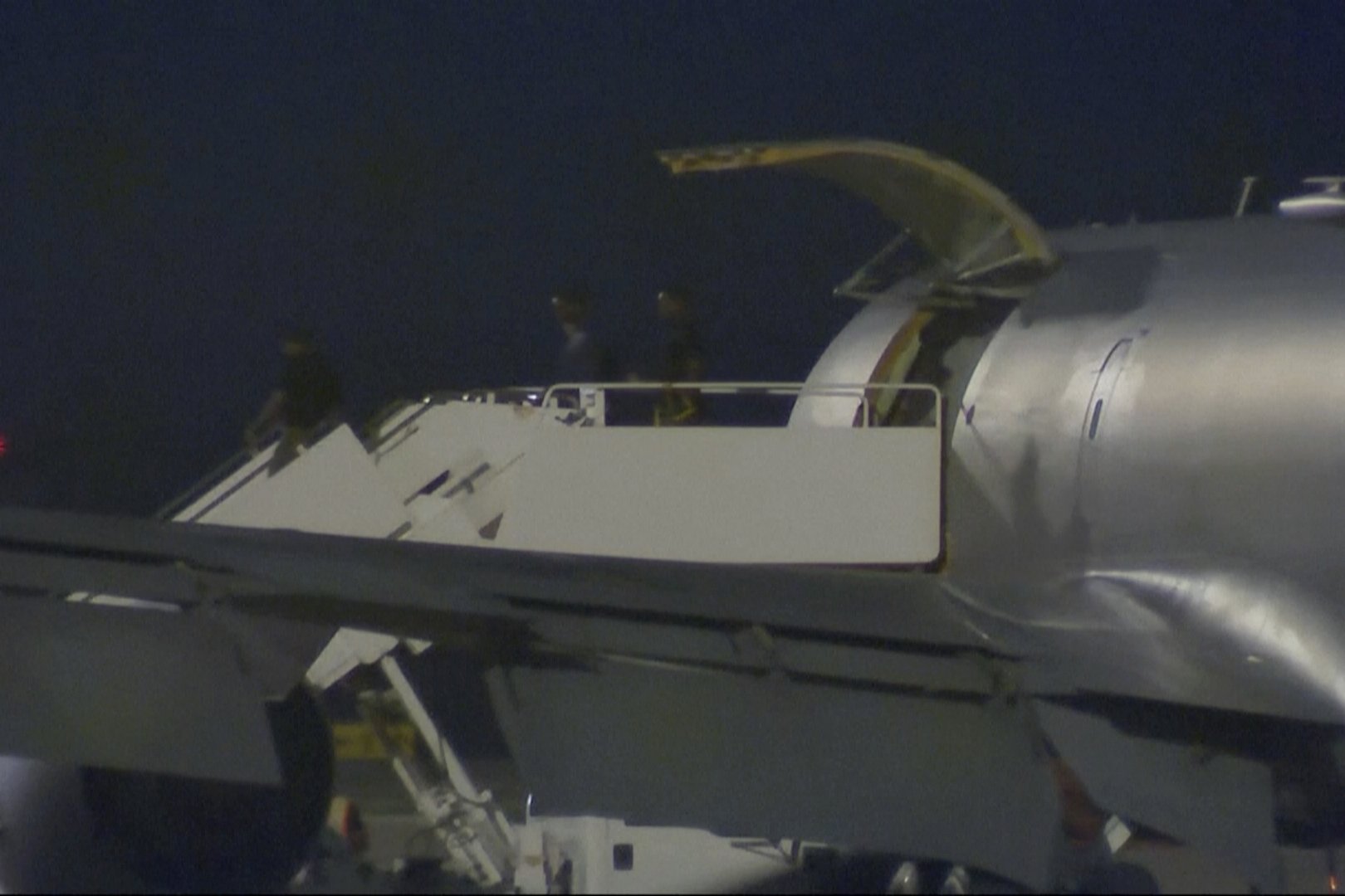 294320 This image made from a video provided by KSAT purports to show Pvt. Travis King (2nd R) coming out of an airplane in San Antonio, Texas, early Thursday, Sept. 28, 2023. (KSAT via AP)