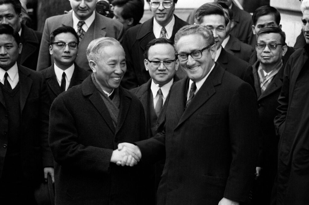 U.S. National Security Advisor Henry Kissinger (R) shakes hands with Le Duc Tho, leader of North Vietnam's delegation, after the signing of a cease-fire agreement in the Vietnam War, Paris, France, Jan. 23, 1973. (AFP Photo)