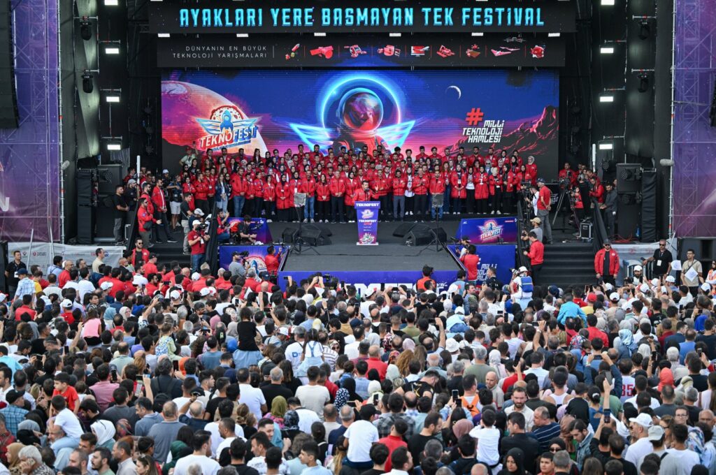 The closing ceremony of Teknofest, Türkiye's largest space, aviation and technology festival held at Izmir's Çiğli Airport, Oct. 1, 2023. (AA Photo)