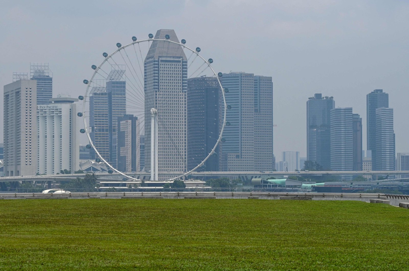 The city skyline is seen shrouded with haze in Singapore on Sept. 29, 2023. (Photo by Roslan Rahman / AFP)