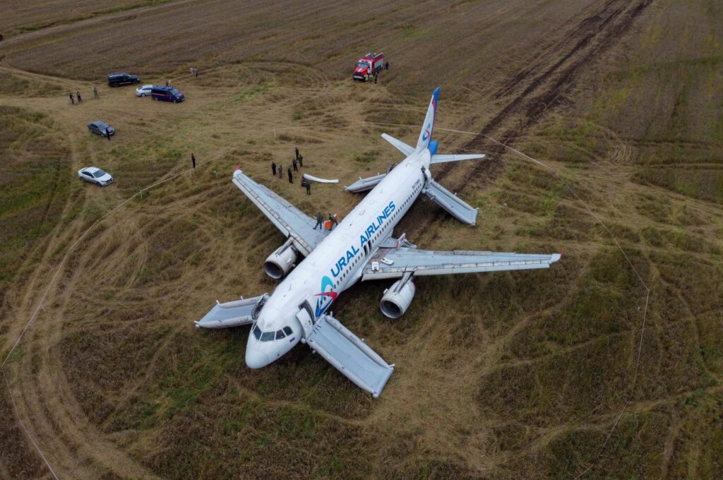 An Airbus A320 of Russia's Ural Airlines passenger plane, which made an emergency landing in a field while flying from Sochi to Omsk, is seen near the settlement of Kamenka in the Novosibirsk region, Russia, Sept. 12, 2023. (Reuters Photo)