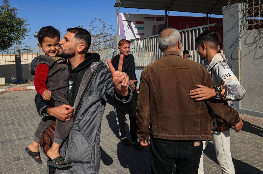 Palestinians greet relatives returning to the Gaza Strip hours after the start of a four-day truce in battles between Israel and Hamas, Gaza Strip, Palestine, Nov. 24, 2023. (AFP Photo)