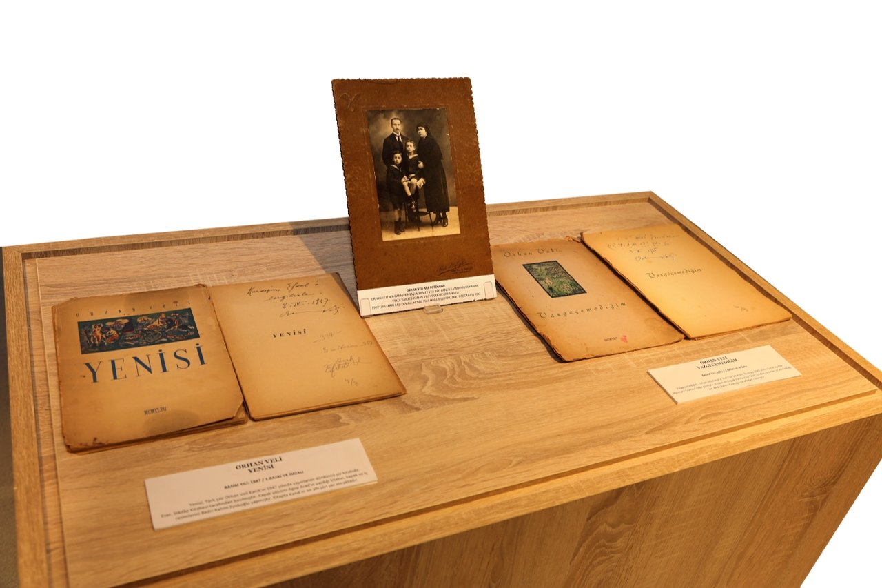 302843 Signed books and a family photo of Turkish poet Orhan Veli Kanık, Istanbul, Türkiye, Nov. 22, 2023. (Photo courtesy of Küçükçekmece Municipality)