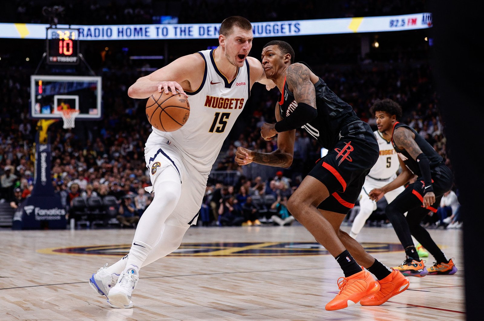 Denver Nuggets' Nikola Jokic (L) controls the ball as Houston Rockets forward Jabari Smith Jr. guards in the third quarter at Ball Arena, Denver, Colorado, U.S., Nov. 29, 2023. (Reuters Photo)