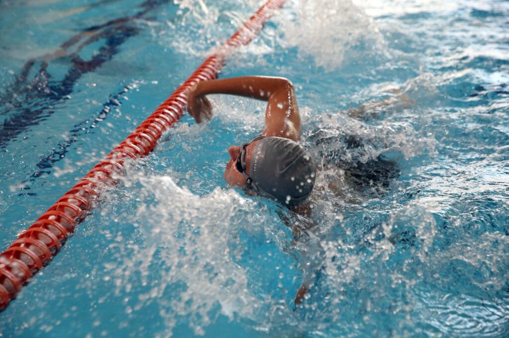 Turkish swimmer Mehmet Büyük trains at the Göl Anatolian High School, Kastamonu, Türkiye, Nov. 21, 2023. (AA Photo)