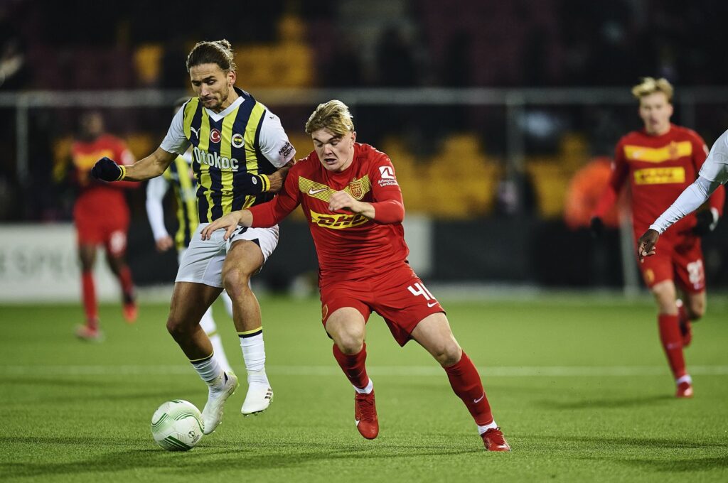 Fenerbahçe's Miguel Crespo (L) and Nordsjalland's Conrad Harder compete for the ball during the UEFA Europa Conference League match at Right to Dream Park, Farum, Denmark, Nov. 30, 2023. (Getty Images Photo)