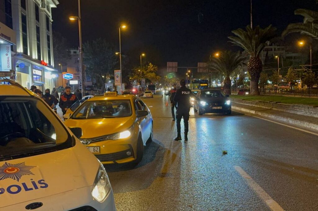 Turkish police is coducting a raid in Istanbul's Fatih district, Türkiye, Nov. 2, 2023. (AA Photo)