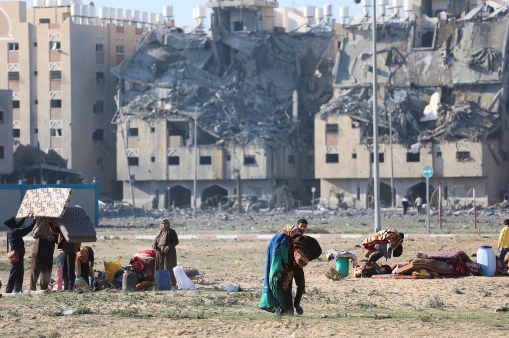 Palestinians carry their belongings following Israeli strikes on residential buildings in Khan Younis, southern Gaza Strip, Palestine, Dec. 2, 2023. (Reuters Photo)