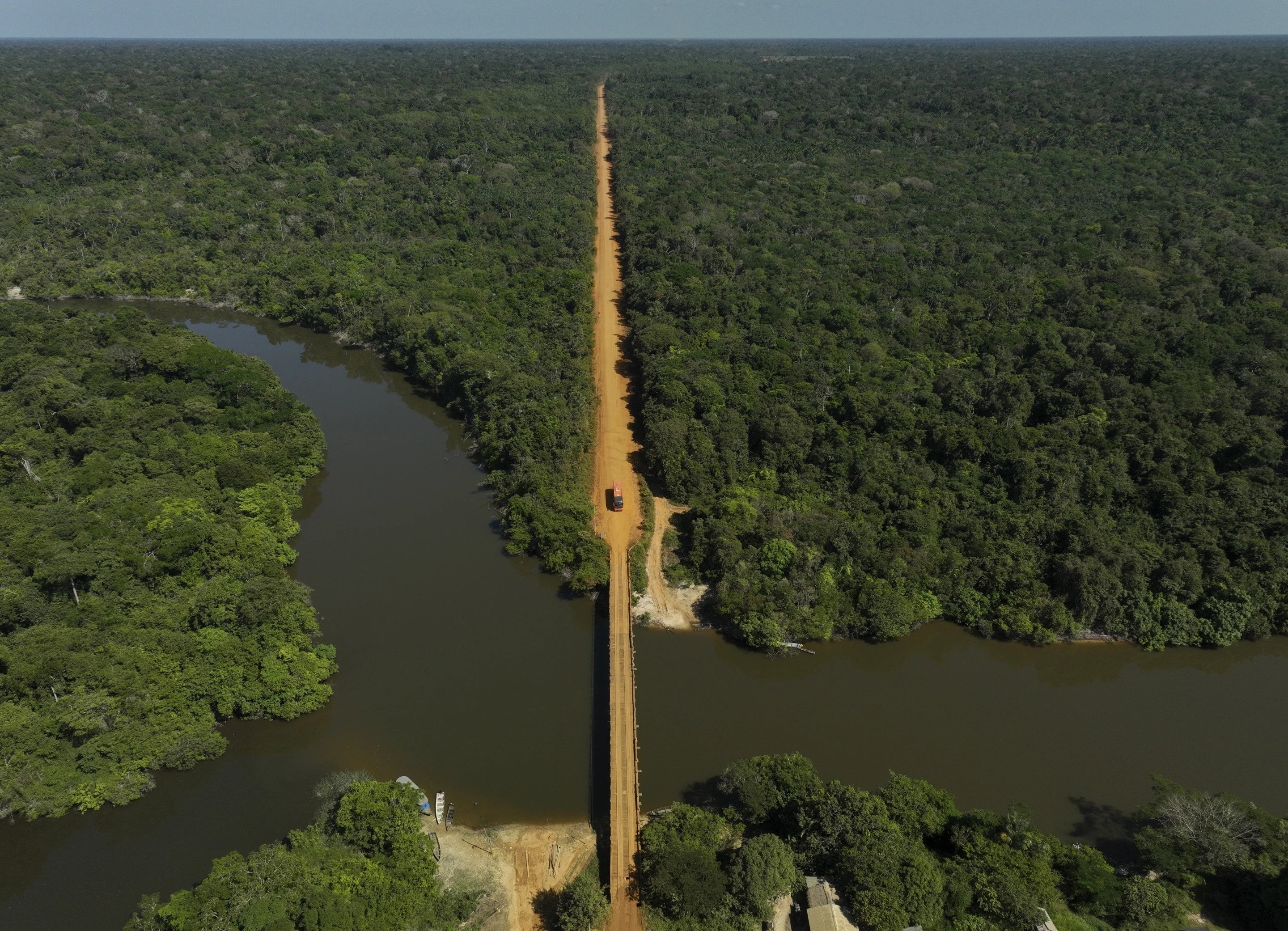 303876 The trans-Amazon highway crosses the Assua River near the Juma Indigenous community near Canutama, Amazonas state, Brazil. July 10, 2023. (AP Photo)
