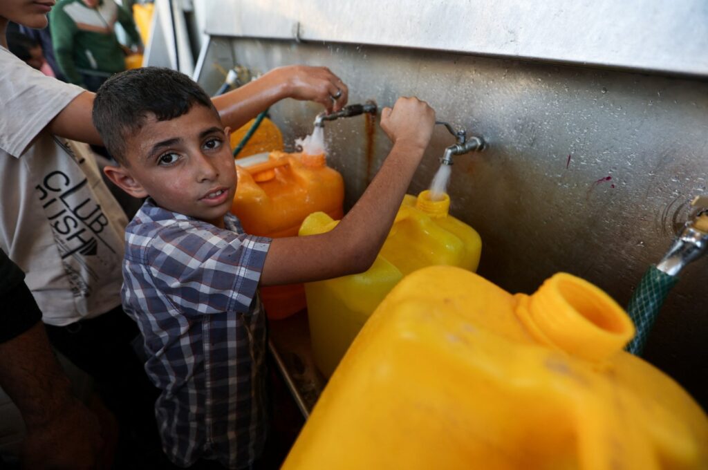 A Palestinian boy fills a container with water, in Khan Younis, southern Gaza Strip, Palestine, Dec. 4, 2023. (Reuters Photo)