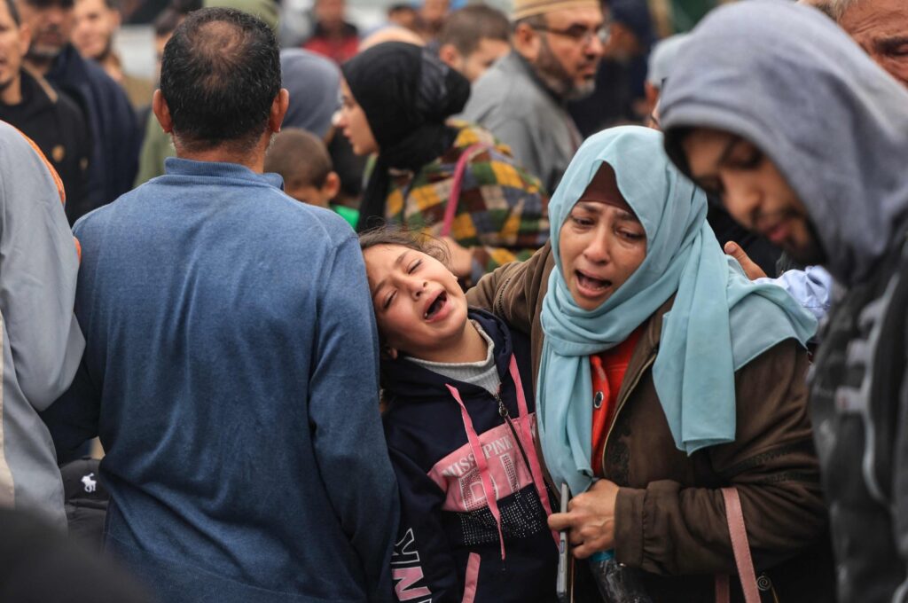 Palestinians mourn the death of loved ones following Israeli bombardment in southern Gaza, Palestine, Dec. 5, 2023. (AFP Photo)
