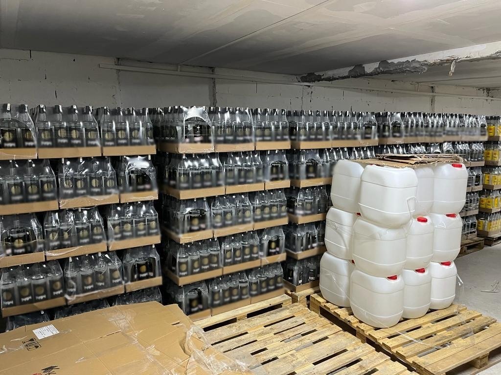 Authorities seize tons of bootleg alcohol, Istanbul, Türkiye, Dec. 06, 2023. (DHA Photo)