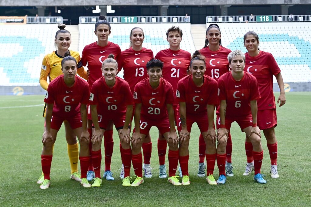 Team photo of the Turkish players before the World Cup qualifying match against Germany, Bursa, Türkiye, Sept. 3, 2023. (Getty Images Photo)