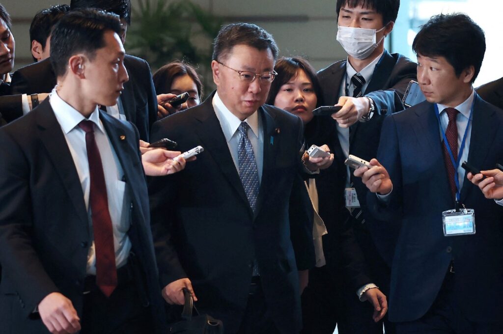 Japan's Chief Cabinet Secretary Hirokazu Matsuno (C) is surrounded by reporters in Tokyo, Japan, Dec. 11, 2023. (AFP Photo)