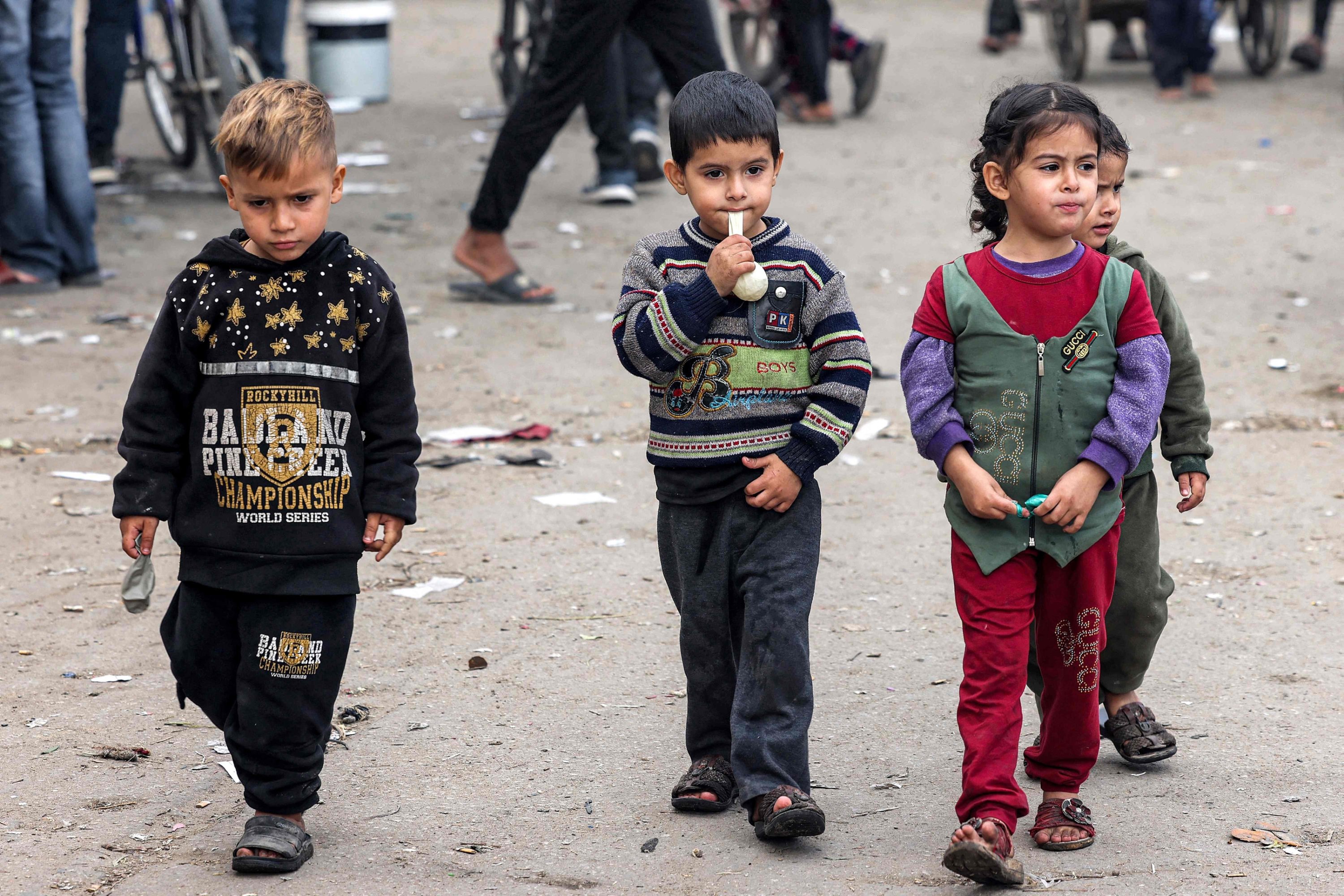 305209 Children walk along a street in Rafah in the southern Gaza Strip, Palestine, Dec. 12, 2023. (AFP Photo)