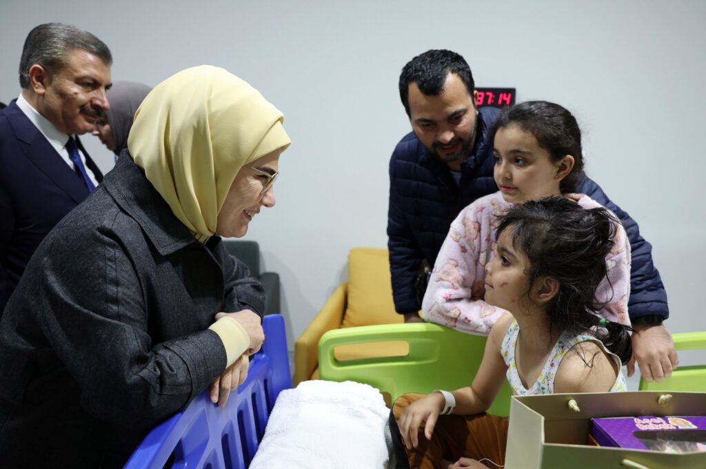 First Lady Emine Erdoğan is seen visiting Palestinian patients at Ankara Etlik City Hospital, Türkiye, Dec. 14, 2023 (AA Photo)
