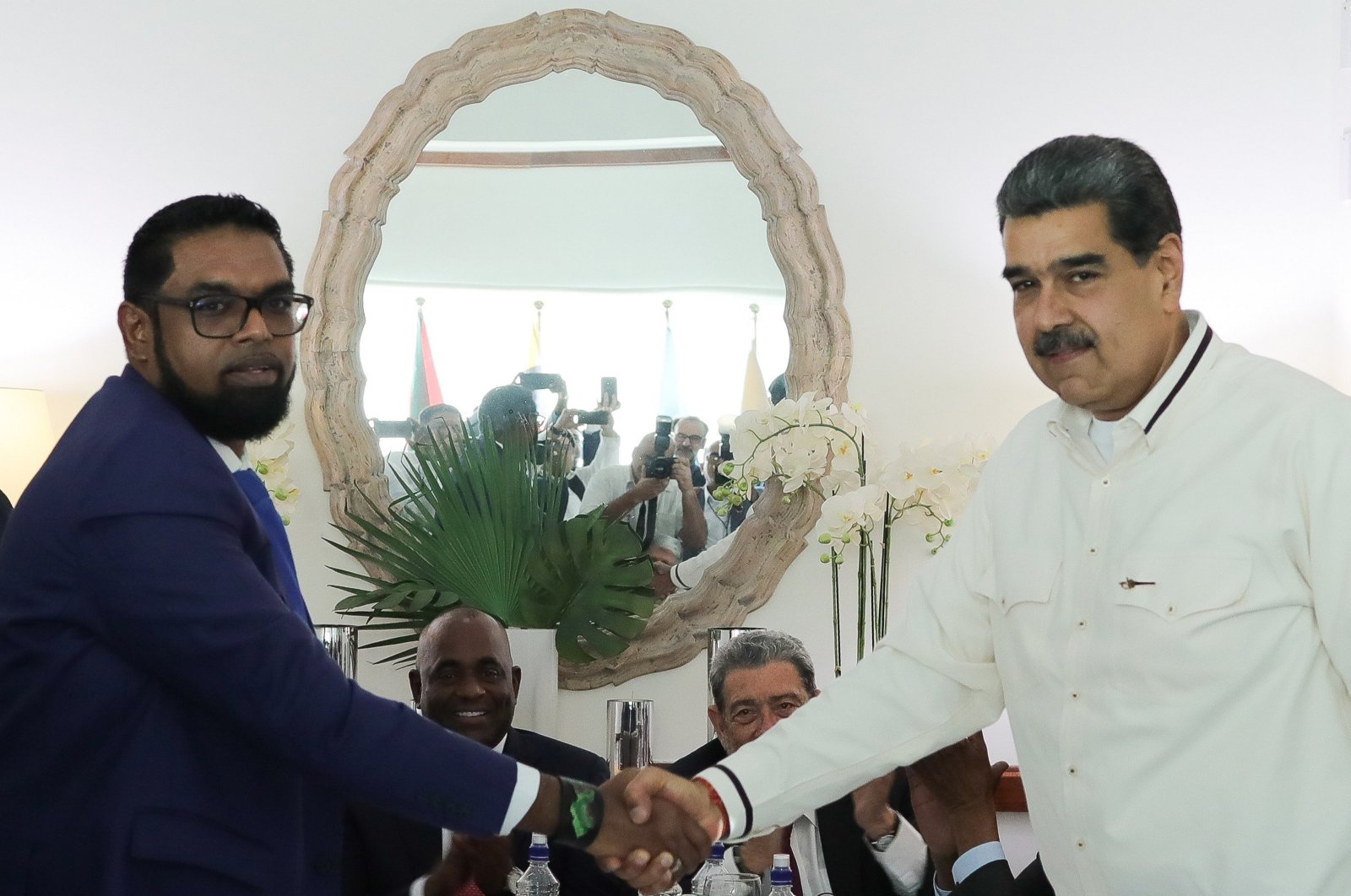 Venezuelan President Nicolas Maduro (R) and President of Guyana Irfaan Ali shake hands during their meeting in Argyle, St. Vincent and the Grenadines, Dec. 14, 2023. (EPA Photo)