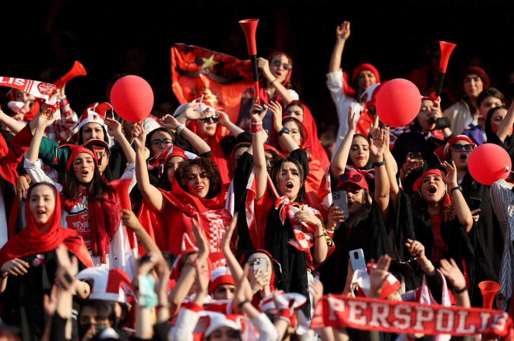 Persepolis team fans cheer at a Sanat Naft-e Abadan match in Iran's Premier League at Azadi stadium, Tehran, Iran, Aug. 31, 2022. (Reuters Photo)