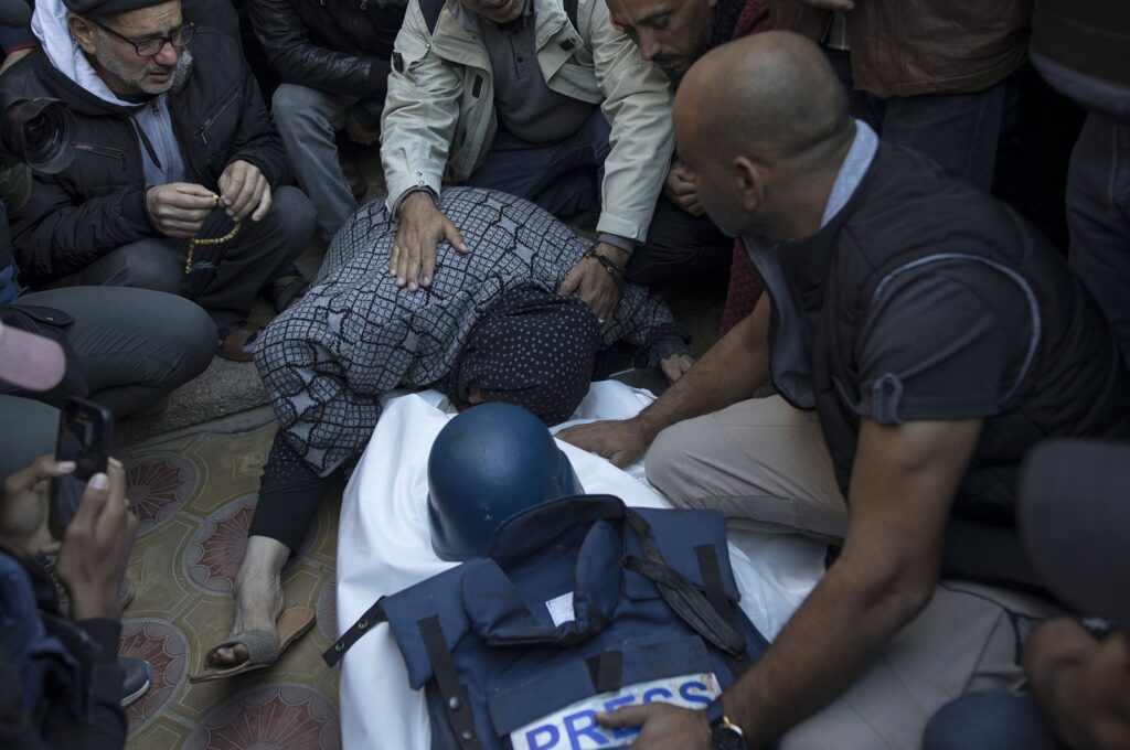 Relatives and colleagues of Palestinian journalist Samer Abu Daqqa mourn next to his wrapped body in Khan Yunis, southern Gaza Strip, Palestine, Dec. 16, 2023. (EPA Photo)