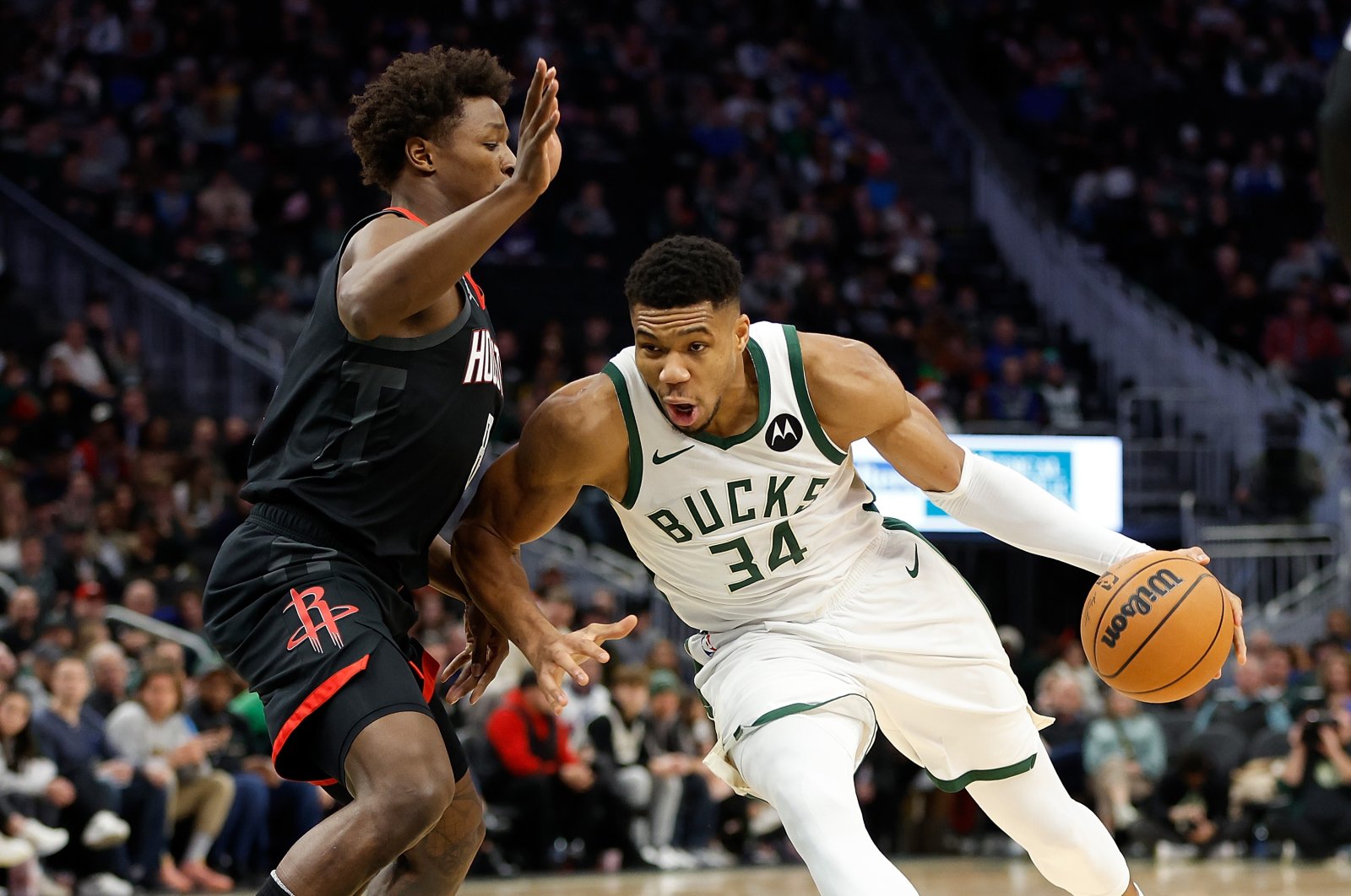 Milwaukee Bucks' Giannis Antetokounmpo (R) drives to the basket during the first half of the game against the Houston Rockets at Fiserv Forum, Milwaukee, Wisconsin, U.S., Dec. 17, 2023. (Getty Images Photo)