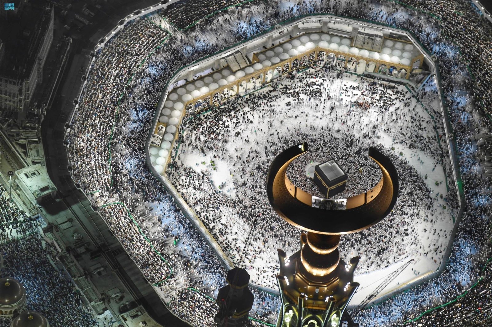 Muslims perform Umrah rituals at the Great Mosque of Mecca, also known as al-Masjid al-Haram during Ramadan, Mecca, Saudi Arabia, April, 16,2023. (dpa Photo)