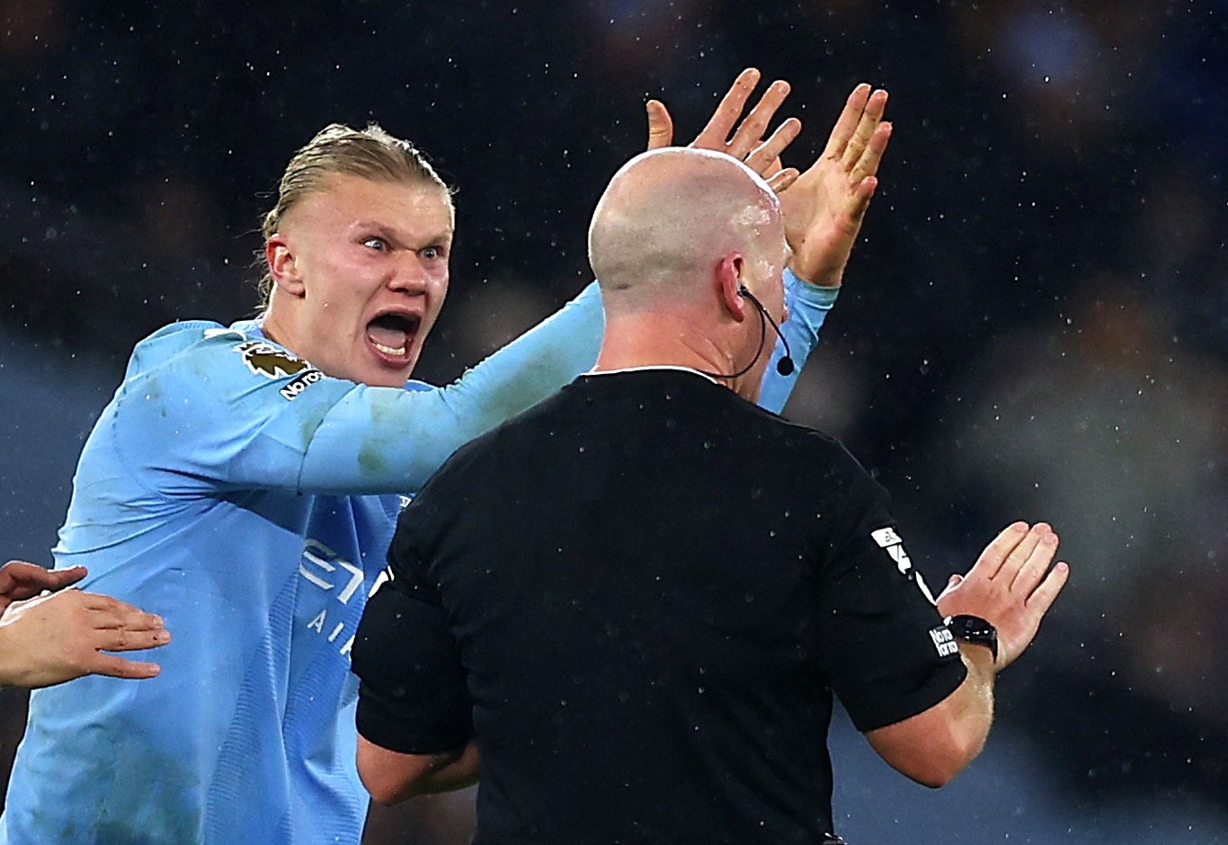Manchester City's Erling Haaland remonstrates with referee Simon Hooper during the Premier League match against Tottenham Hotspur at the Etihad Stadium, Manchester, U.K., Dec. 3, 2023. (Reuters Photo)