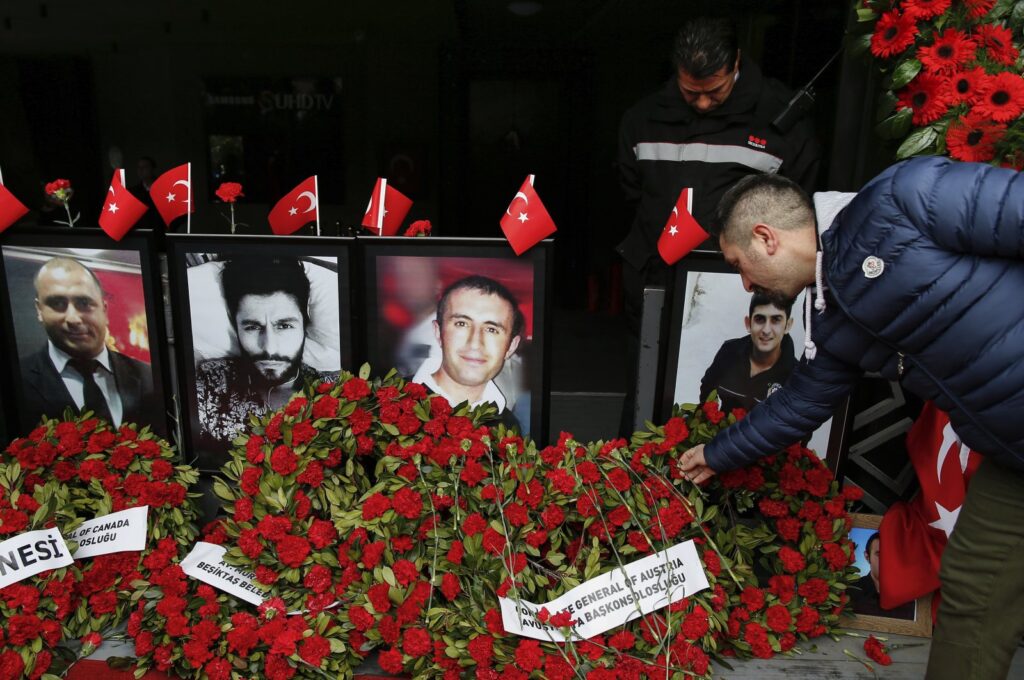 A man leaves a carnation outside Reina nightclub where a Daesh terrorist attack killed 39 people, in Istanbul, Türkiye, Dec. 31, 2017. (AP Photo)