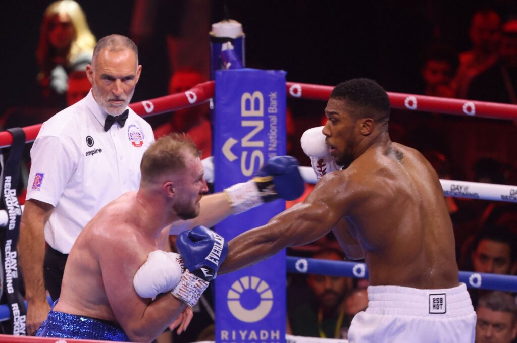 Britain's Anthony Joshua (R) competes with Sweden's Otto Wallin during their heavyweight boxing match at the Kingdom Arena, Riyadh, Saudi Arabia, Dec. 23, 2023. (AFP Photo)