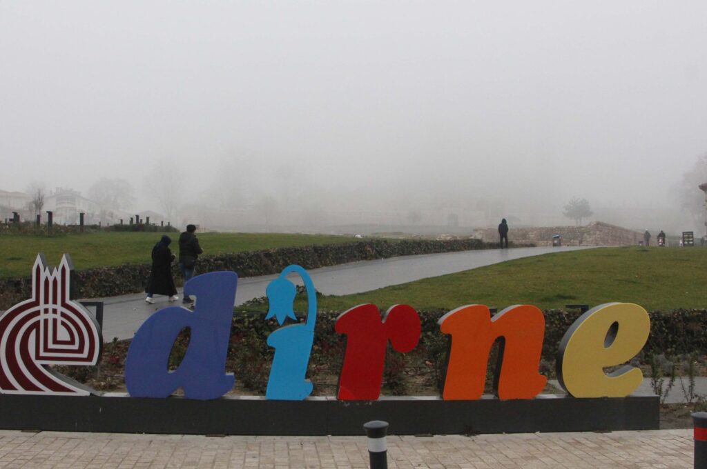The sign reading "Edirne" is seen amid fog in the city, Edirne, northwestern Türkiye, Dec. 22, 2023. (DHA Photo)