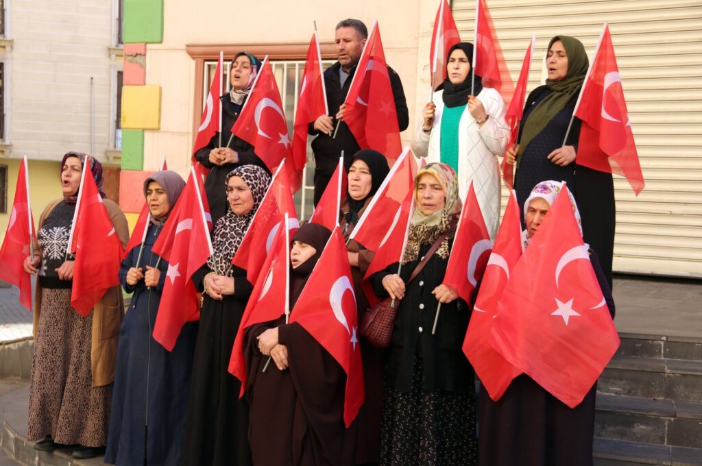 Families are seen protesting the PKK in front of the Peoples' Democratic Party (HDP) headquarters in southeastern Diyarbakır province, Türkiye, Dec.25, 2023. (AA Photo)